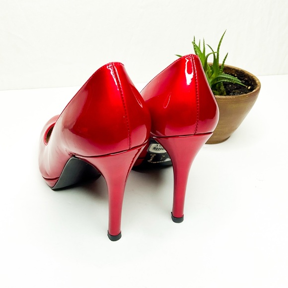 STUART WEITZMAN Elegant Candy Apple Red Women's Glossy Leather Heels - Picture 6 of 10